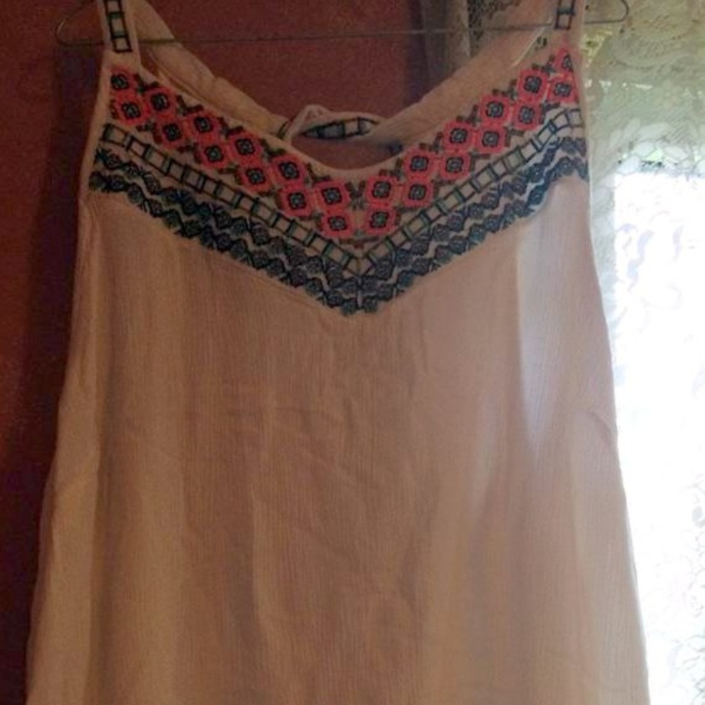 Beautiful White tie neck sleveless blouse
